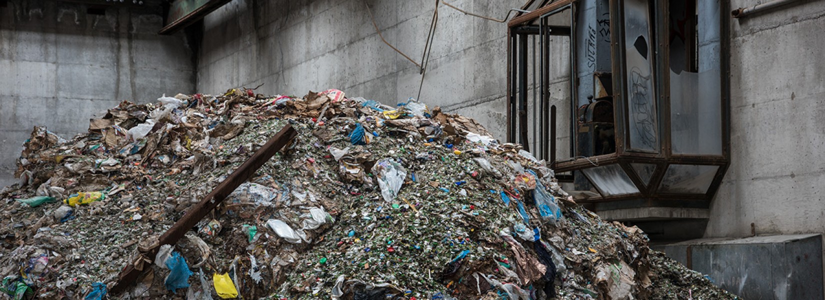 La vieille usine de recyclage abandonnée